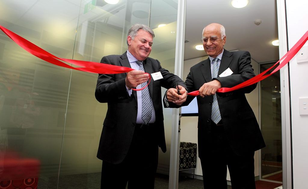 Westpac national manager Graham Jennings and head of the Hayer Group, Harry Hayer, officially open Westpac Coffs Harbour’s commercial and agribusiness section.
STEVE YOUNG PHOTOGRAPHY
Westpac national manager Graham Jennings and head of the Hayer Group, Harry Hayer, officially open Westpac Coffs Harbour’s commercial and agribusiness section.
STEVE YOUNG PHOTOGRAPHY